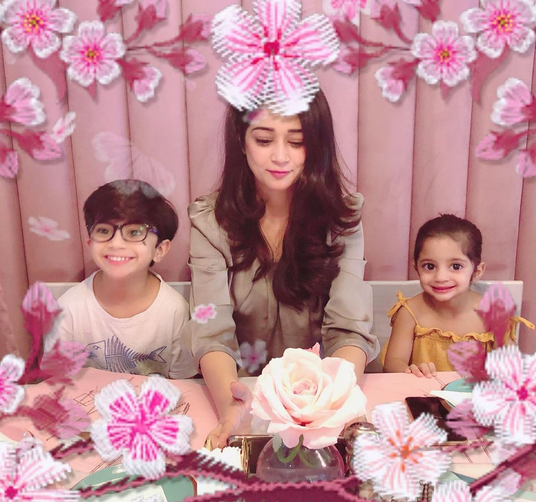 faiza gillani with her children