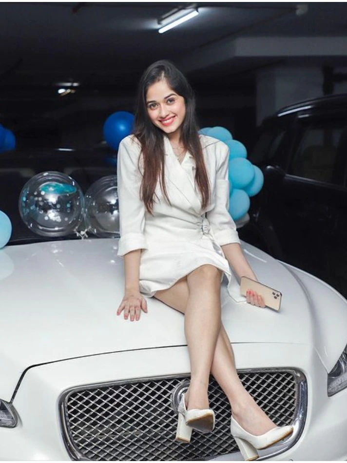 Jannat Zubair Rehmani luxurious car - Jaguar XJ