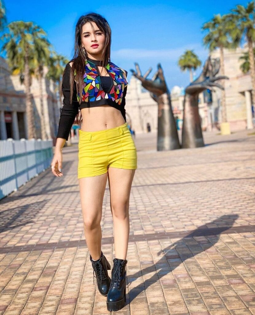 avneet kaur body measurements