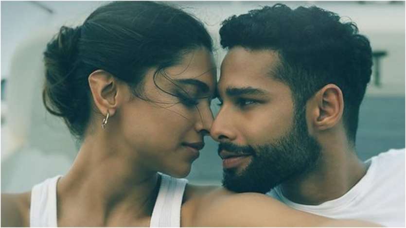 Siddhant Chaturvedi and Deepika Padukone romancing in movie Gehraiyaan