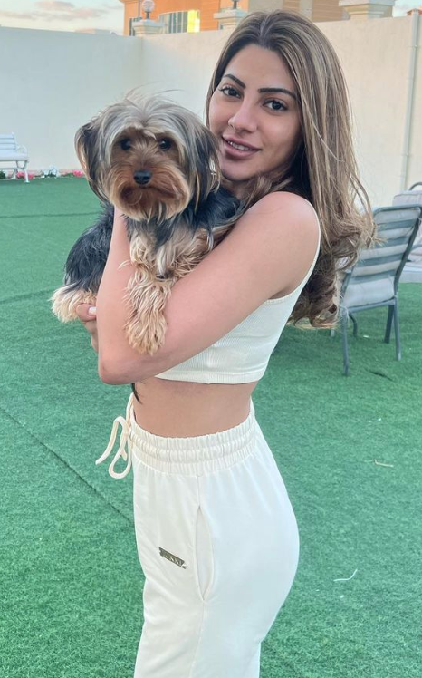 Nikki Tamboli with dog