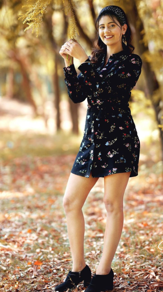 Anjali Arora Bio (Lock Upp Contestant) - Age, Affairs, Tv Shows, Networth, Lifestyle 1 Anjali Arora Body Measurements and Physical appearance