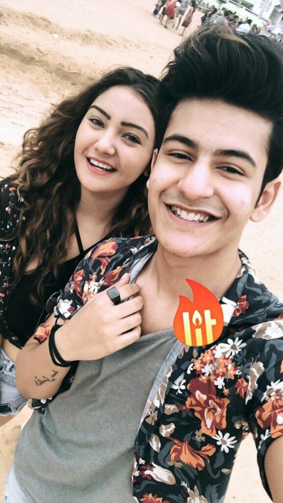 Aashika Bhatia Age, Height, Weight, Boyfriend, Serials, Parents, Biography, Instagram 5 Aashika Bhatia with ex boyfriend Manjul Khattar