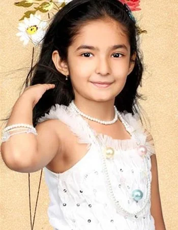 Anushka sen childhood pic