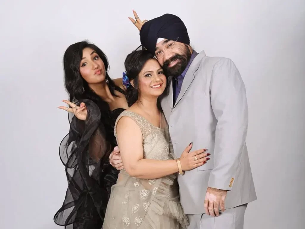 Ashnoor Kaur Biography - Networth, Tv Shows, Boyfriend and More 3 Ashnoor Kaur with family