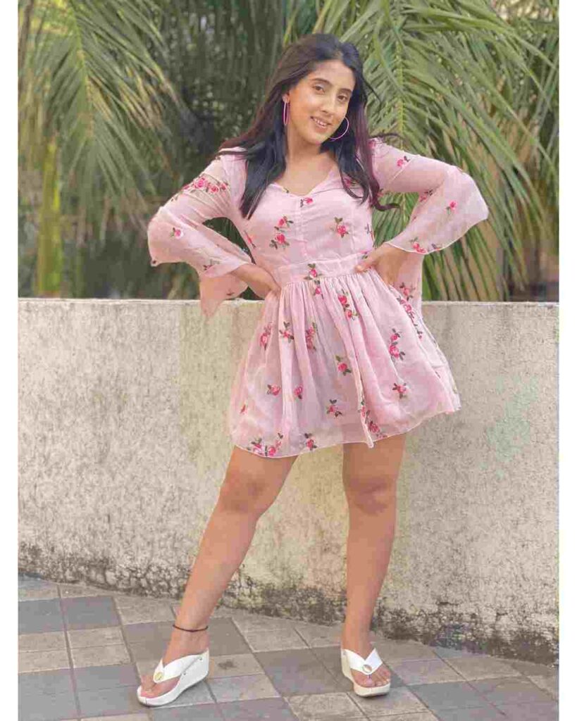 Sameeksha Sud Biography - Age, Career, Boyfriend, Family, Networth, Lifestyle 2 sameeksha sud body measurements - wikibiotv.com