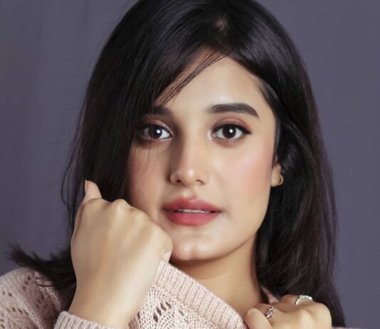ayushi khurana biography