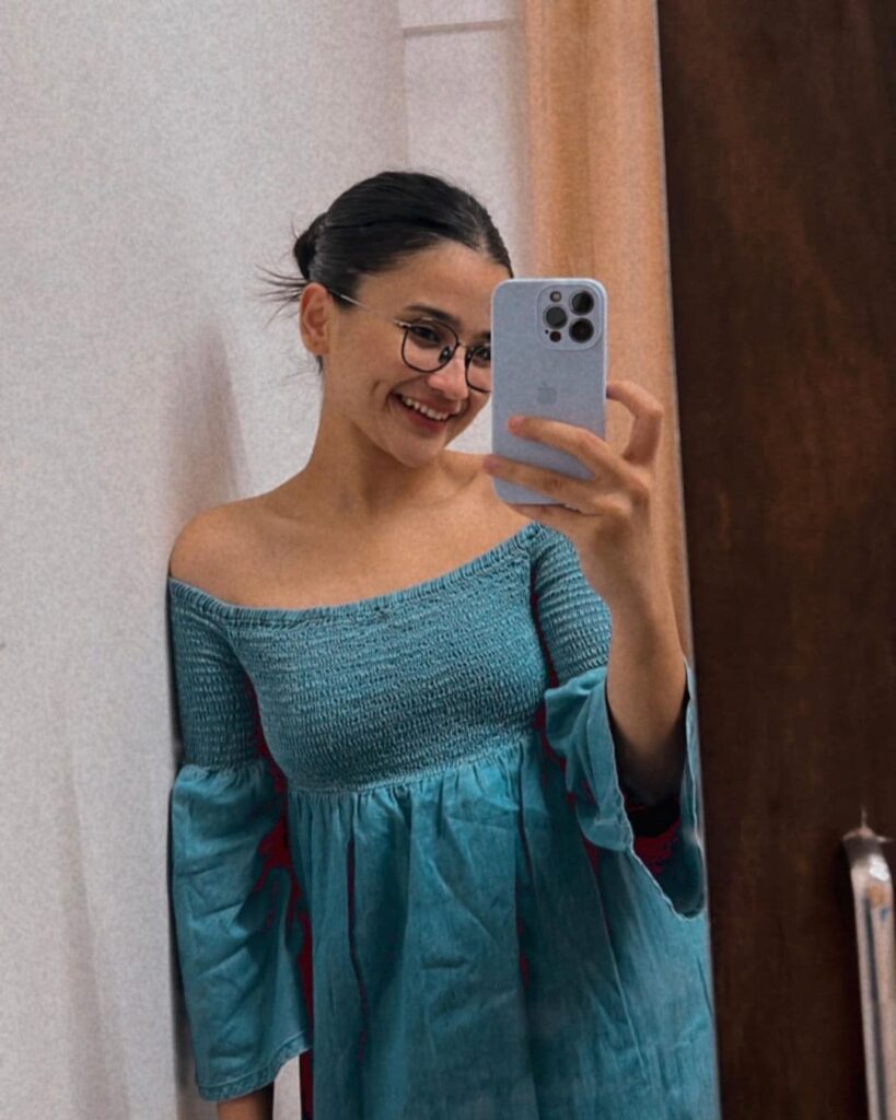 Celesti Bairagey (Rajjo) Biography, Age, Height, Boyfriend, Family, Tv Shows 5 Celesti Bairagey owns iPhone 13 pro - Purple color - wikibiotv.com