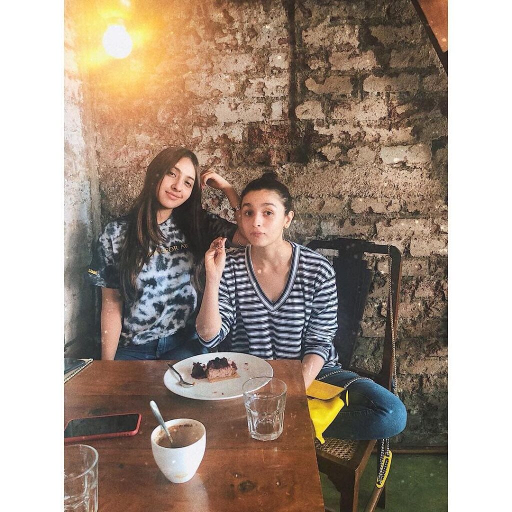 Alia with elder sister Shaheen Razdan