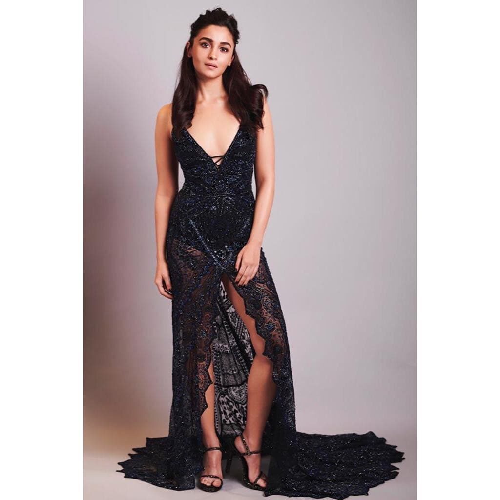 Alia Bhatt Biography - Age, Height, Family, Boyfriend, Husband, Movies, Net Worth 2 Alia Bhatt Height Weight and Body Measurements