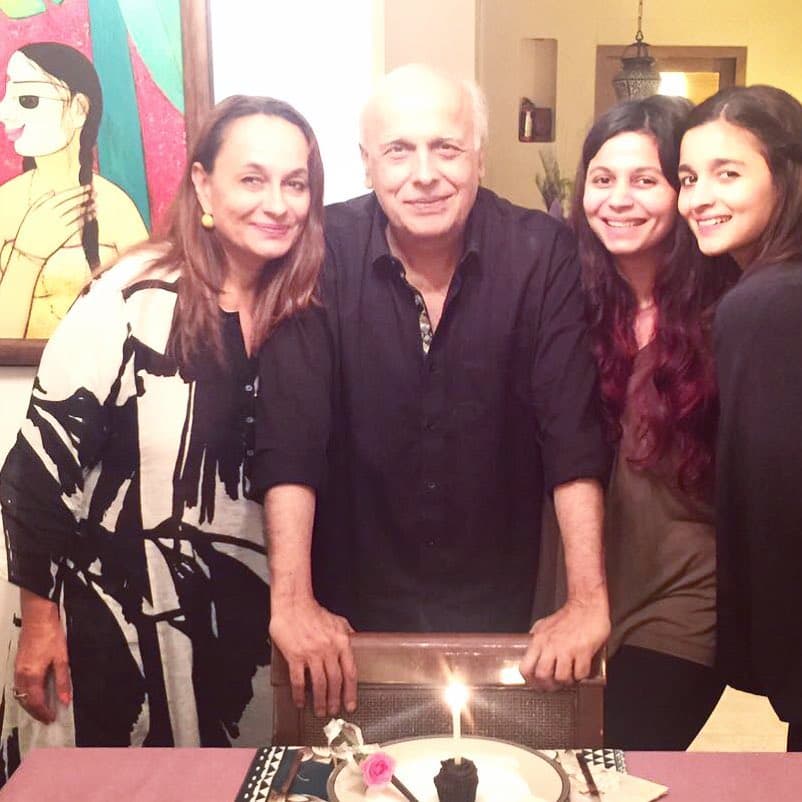 Alia Bhatt with Elder Sister Shaheen, mother Soni Razdan and father Mahesh Bhatt