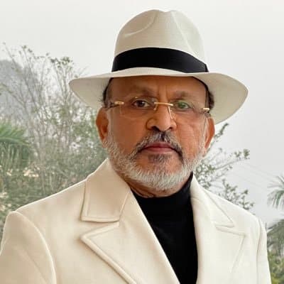 Crash Course (Amazon Prime) Web Series Cast, Story, Real Names, Release Date, Episodes 1 Annu Kapoor as Ratan Raj Jindal in web series Crash Course - Wikibiotv