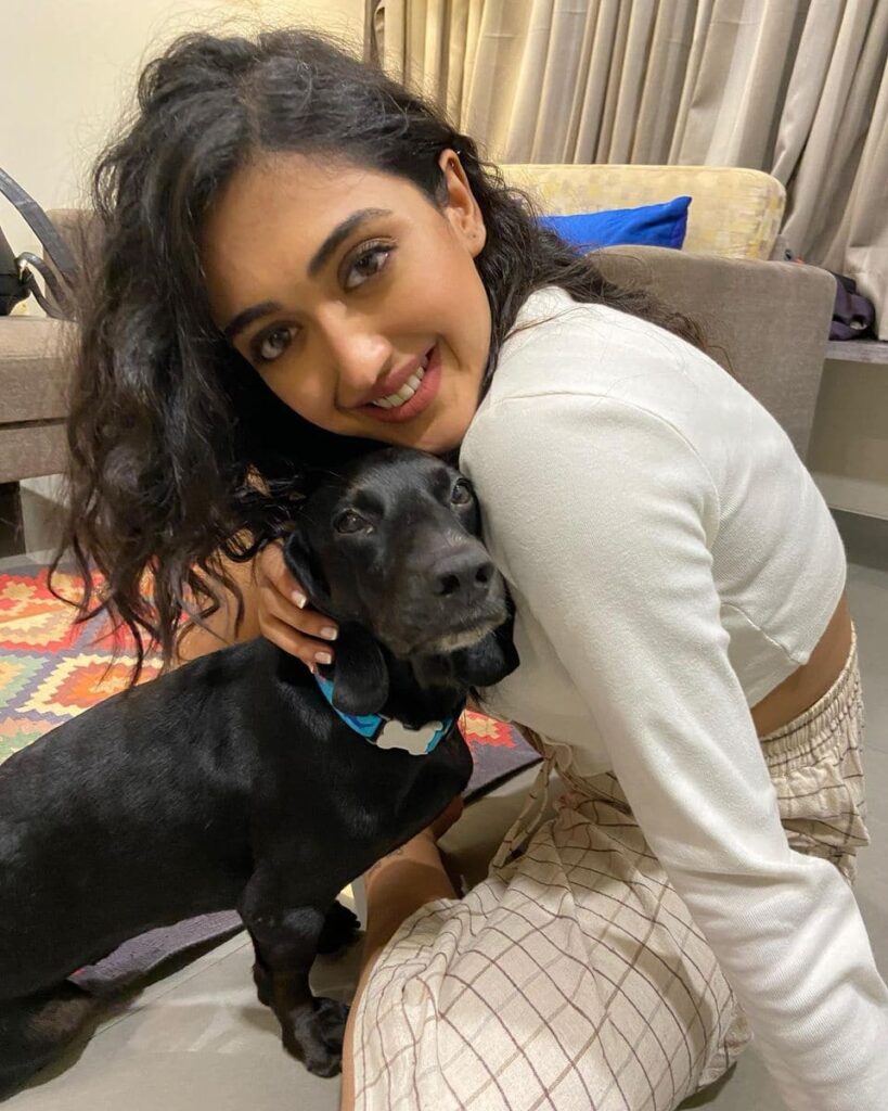 Gayatri Bhardwaj (Dhindora) Age, Figure, BF, Family, Movies, Web Series, Net Worth 8 Gayatri bhardwaj brought stray dog home - wikibiotv