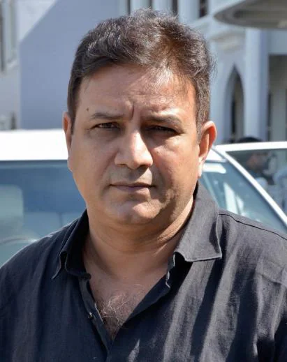 Kumud Mishra as Dr. Arora - Wikibiotv