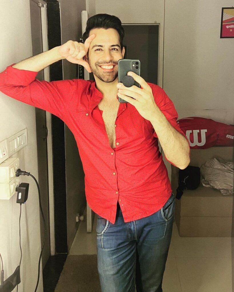 Manish Anand Biography, Age, Height, Girlfriend, Career, Family, Facts 1 Manish Anand Body measurements