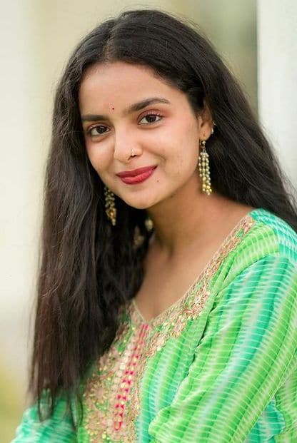 Meme Boys (Sony Liv) Web Series Cast, Story, Real Names, Episodes 3 Namritha as Julie in Meme Boys web series