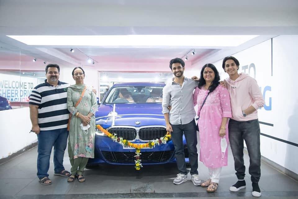 Ritvik Sahore Age, Height, Girlfriend, Parents, Web Series, Biography 8 Ritvik Sahore luxurious BMW car - wikibiotv