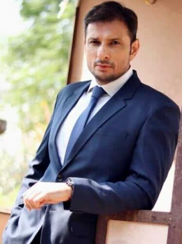 Miya Biwi Aur Murder (MX Player) Web Series Cast, Story, Characters, Episodes 3 Rushad Rana in Miya Biwi Aur Murder Web Series on Mx Player free - wikibiotv