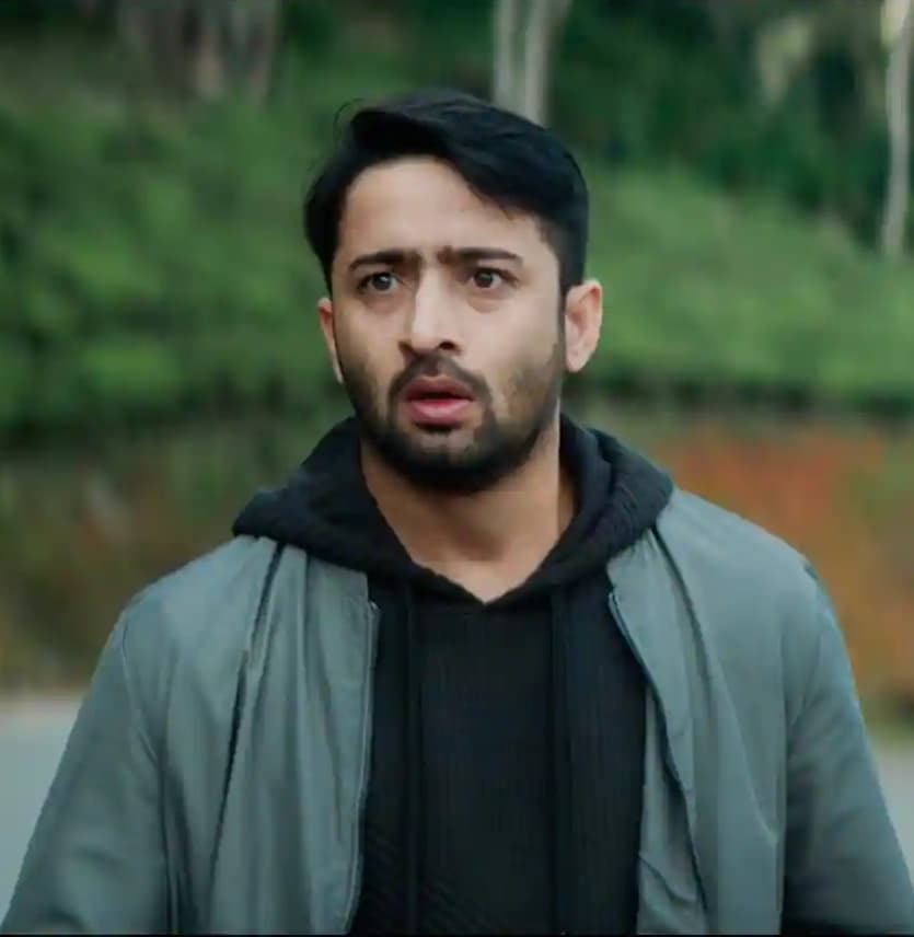 Yatri Kripya Dhyan De (Mini Tv | Short Film) Story, Cast, Ending Explained 2 Shaheer Sheikh as sumit in Yatri kripya dhyan de - Amazon Mini Tv Short