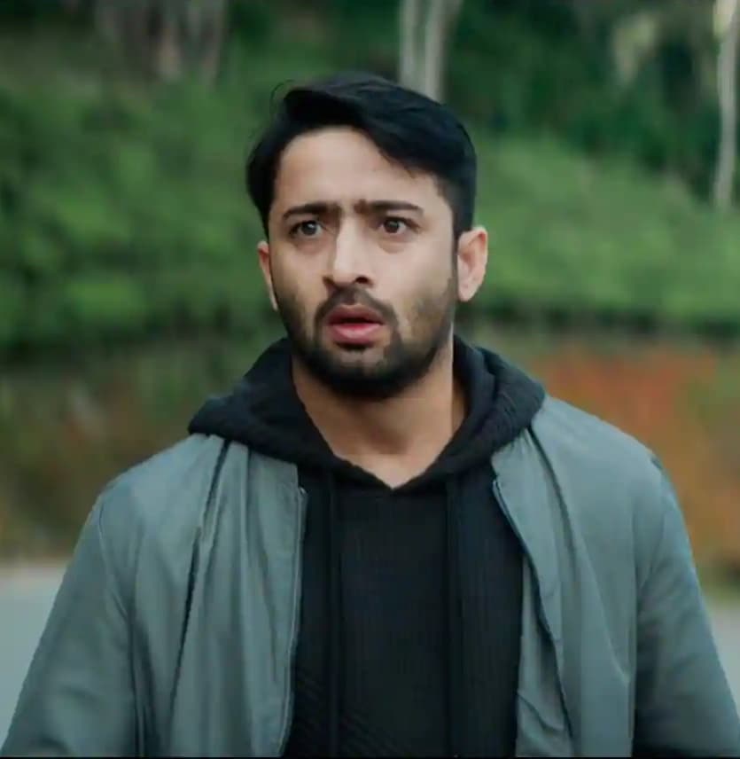 Shaheer Sheikh as sumit in Yatri kripya dhyan de - Amazon Mini Tv Short