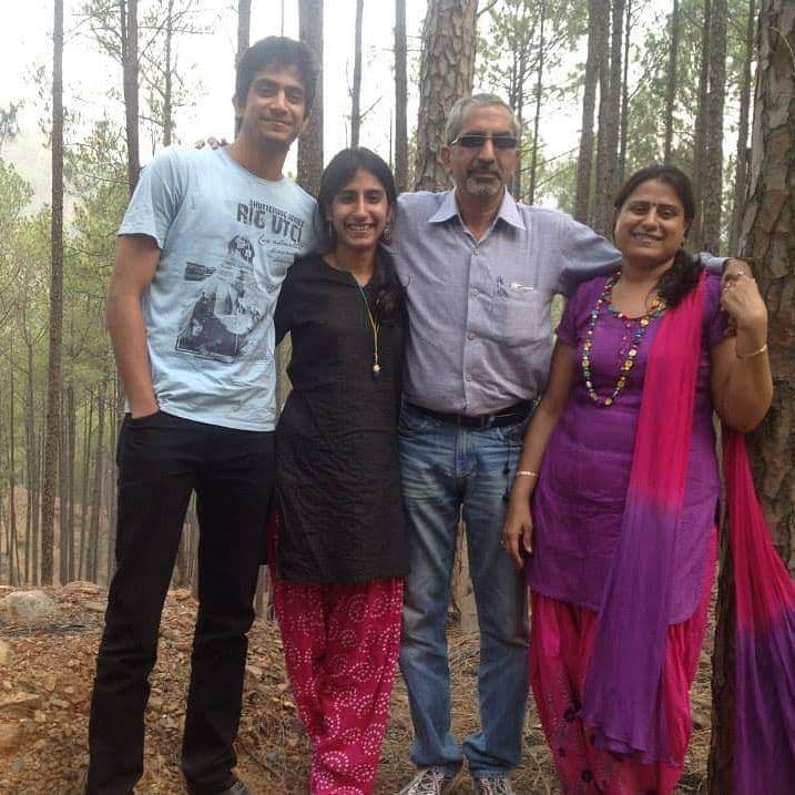 Udit Arora (Actor) Age, Height, Girlfriend, Career, Family, Net Worth 2 Udit Arora Parents - Old Picture - wikibiotv.com