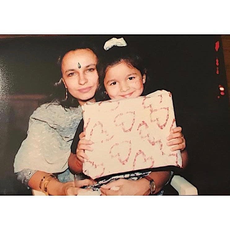 Alia's Childhood Pic with mother Soni Razdan