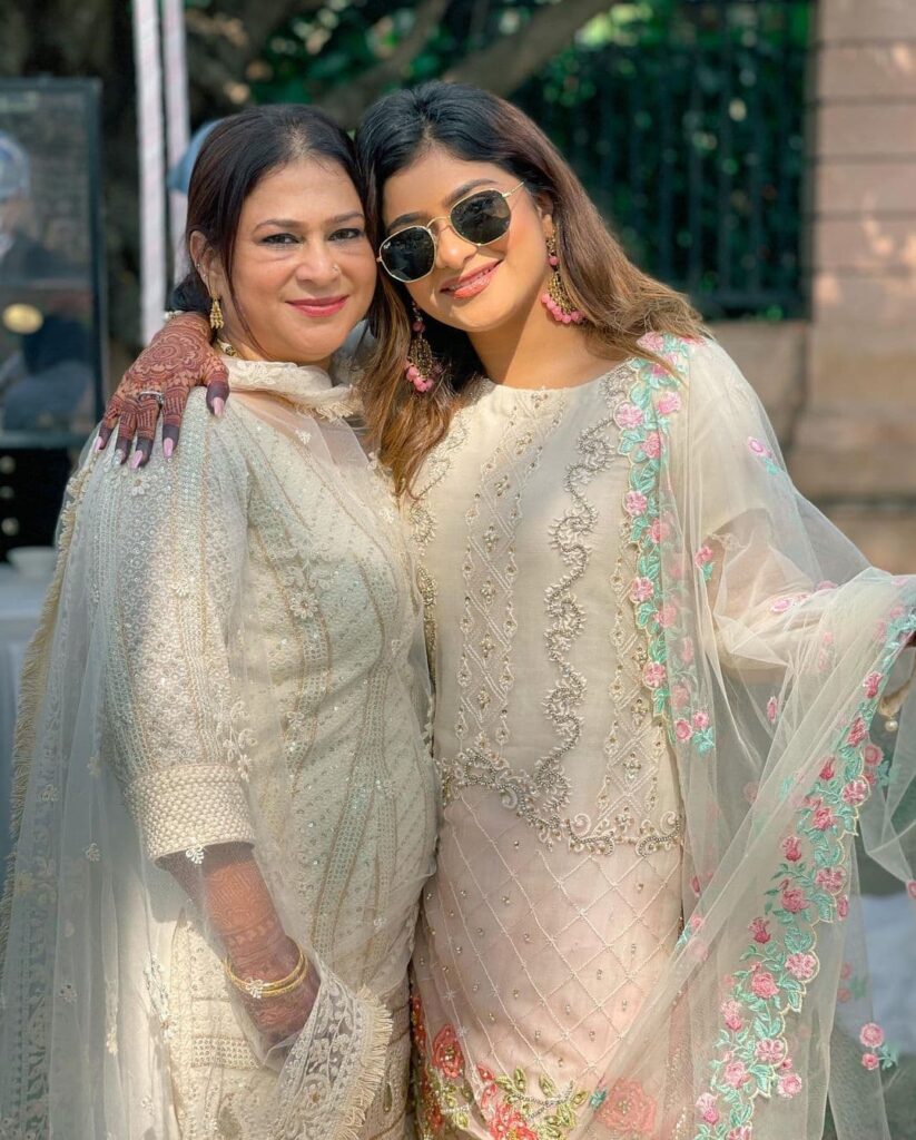 Anam with real mother Farzana Shaikh