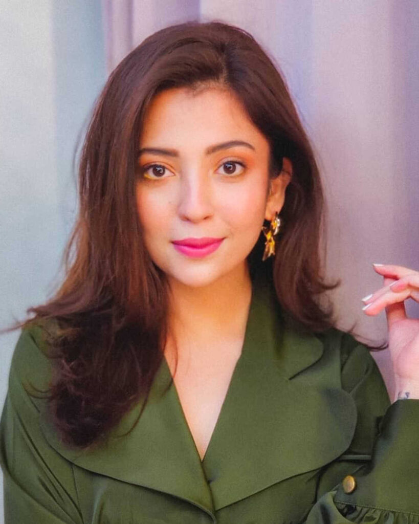 The Great Weddings of Munnes (Voot) Cast, Story, Characters 2 Barkha Singh as Mahi in the great weddings of munnes.