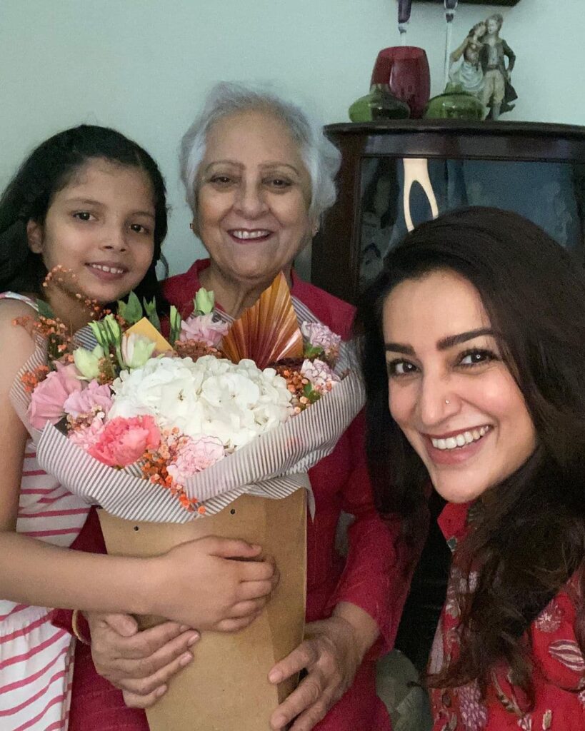 Tisca chopra with Mother In law and daughter