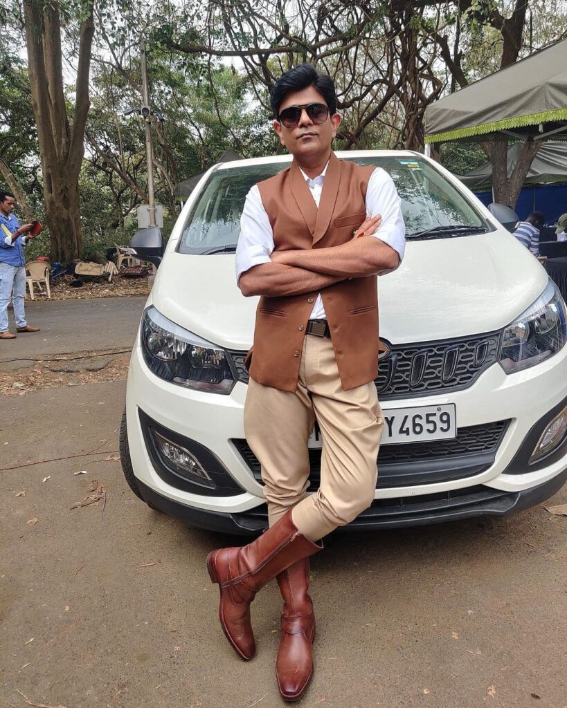 Amit Sial Age, Height, Wife, Family, Web Series, Movies, Net Worth 1 Amit Sial Height and Weight - body measurements