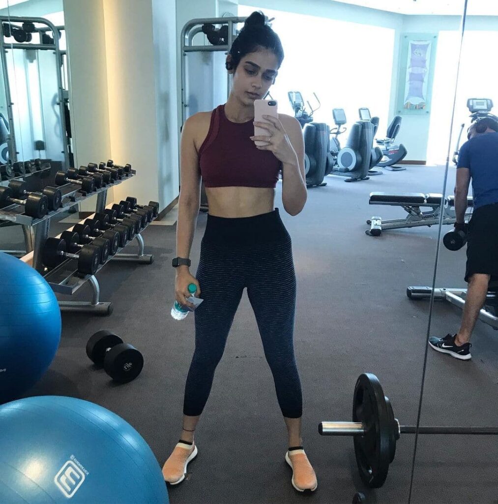 Aakanksha doing workout