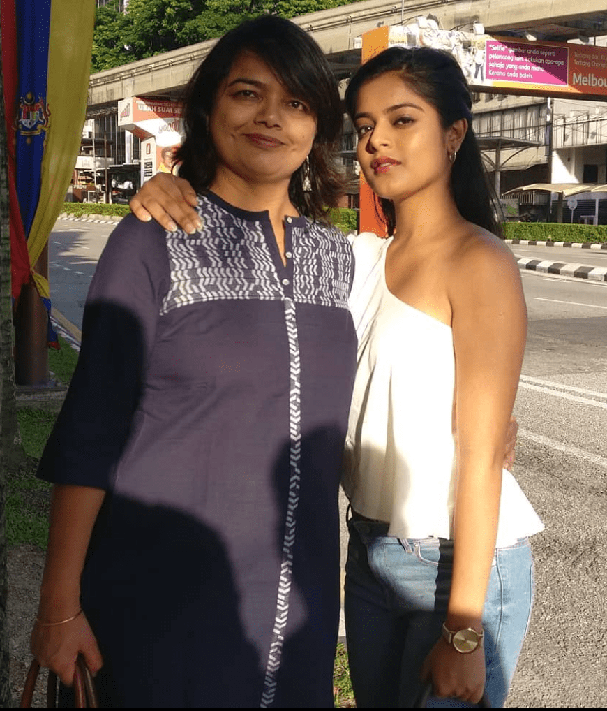 Riddhi Kumar (Actress) Age, Height, Movies, Web Series, Boyfriend, Family 2 Riddhi mother Alka kumar