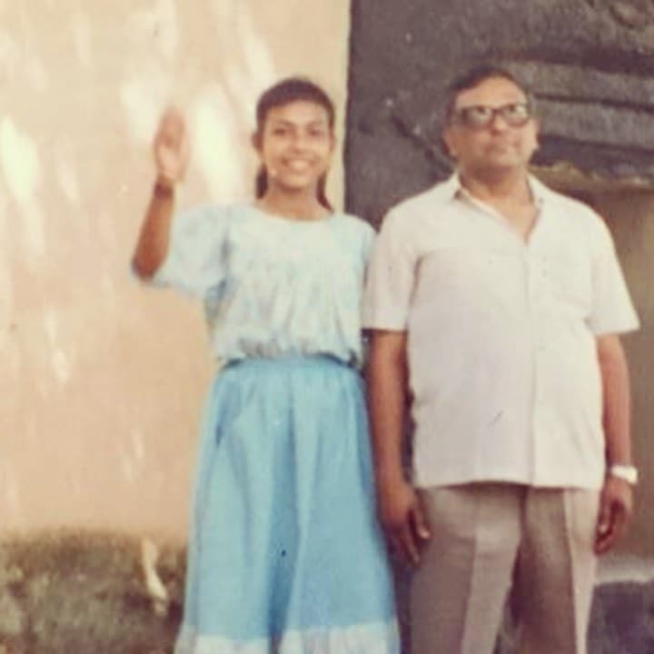 Shilpa Shukla Young picture with father