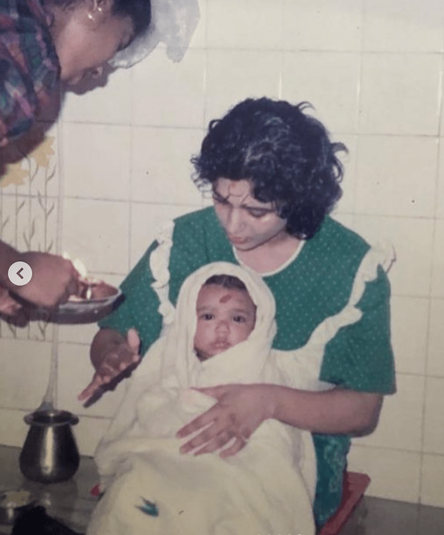 Shriya Childhood Pic with Mother