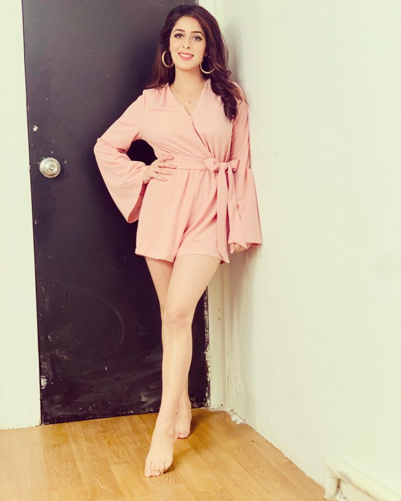 Garima Jain Age, Height, Affairs, Web Series, Net Worth 1 Garima Jain Hot Figure