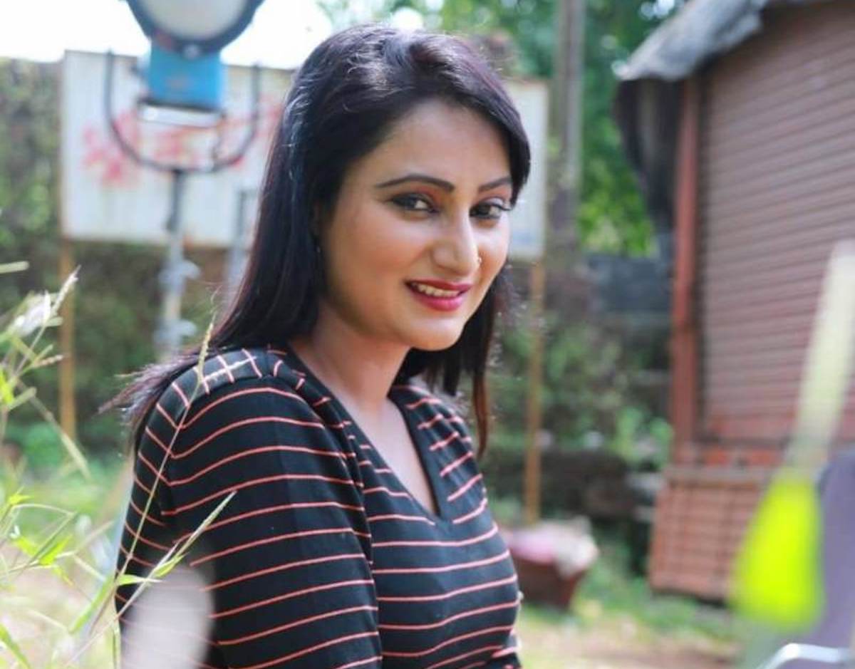 Jayashri Gaikwad ULLU Actress Age Figure Web Series
