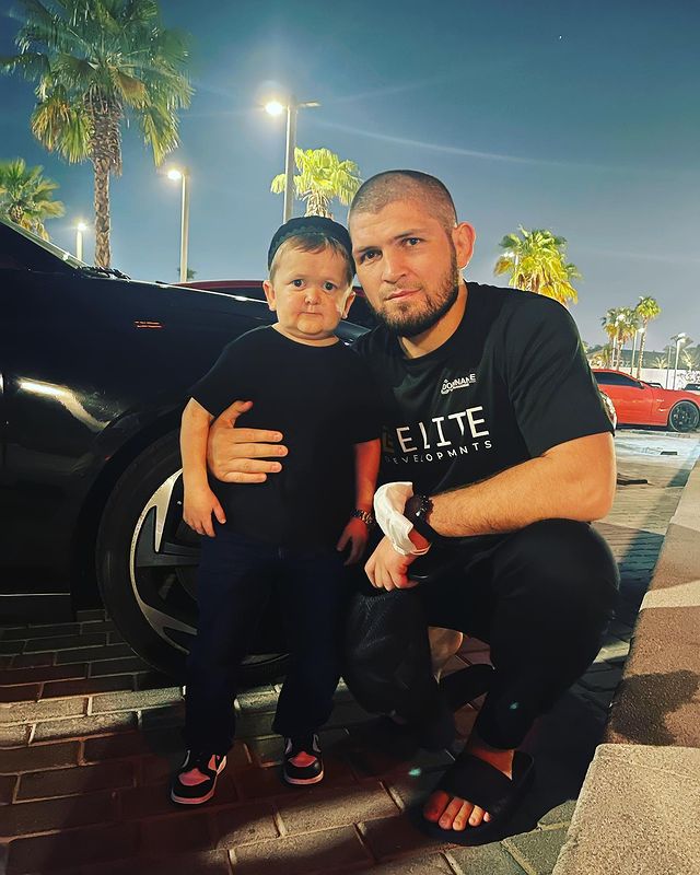 Hasbulla (Mini Khabib) Age, Height, Disease, MMA, Parents, Girlfriend, Net Worth 1 Hasbulla with Khabib Nurmagomedov