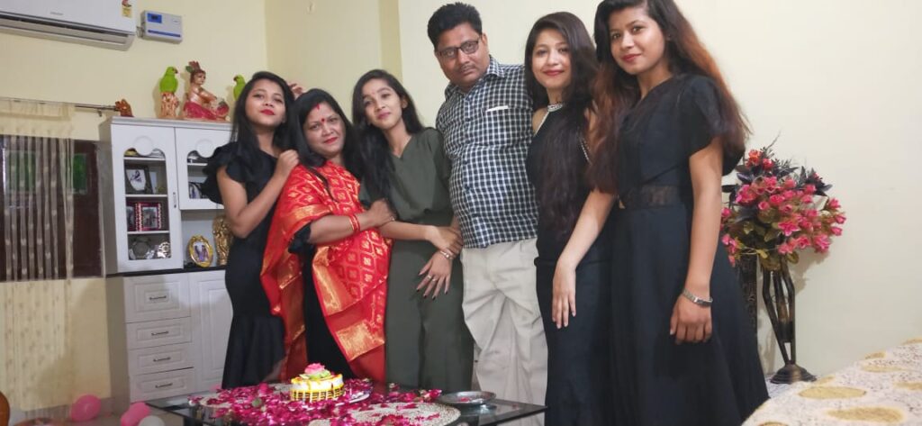 Sakshi Shrivas (Splitsvilla 14) Age, Height, Boyfriend, Education, Net Worth 3 Sakshi Shrivas Parents and Siblings (Mother, Father and Sisters)