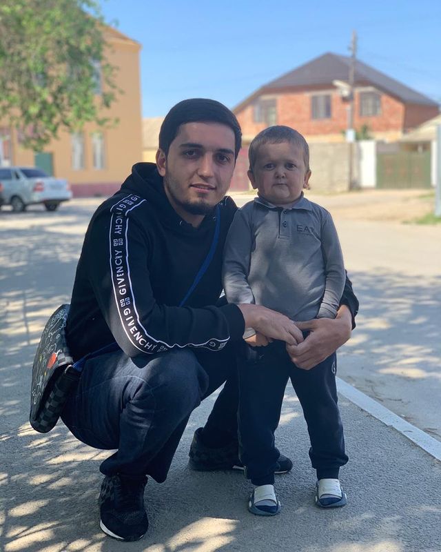 Hasbulla (Mini Khabib) Age, Height, Disease, MMA, Parents, Girlfriend, Net Worth 4 Hasbulla real brother