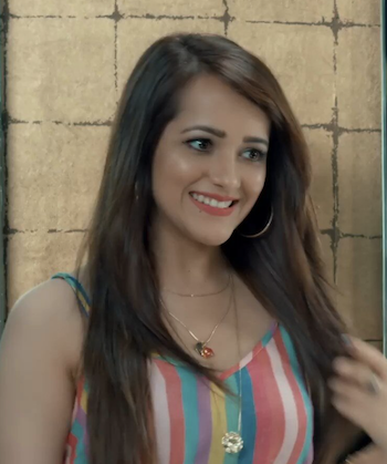 Himani Sharma playing paro mother in charmsukh raja ka baja ullu web series