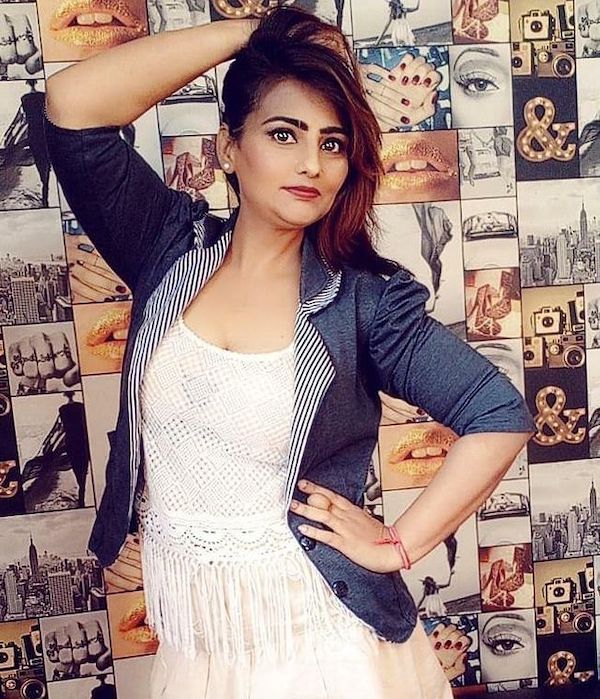 Pihu Jaiswal Ullu Charmsukh Bidaai actress