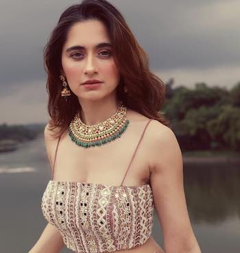 Heeramandi Web Series Cast (Netflix), Crew, Actors, Roles, Story, Photos, Release Date 5 Sanjeeda Sheikh OTT debut from Netflix web series Heeramandi