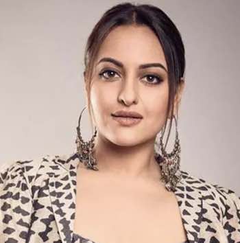 Sonakshi Sinha in web series Heeramandi