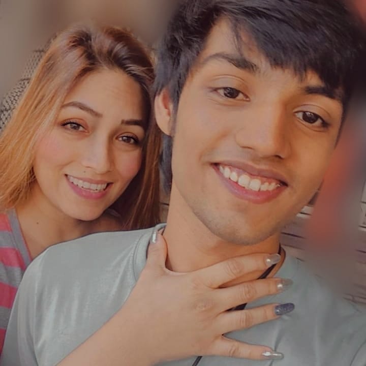 Zoya Rathore Age, Height, Bio, Web Series, Movies, Husband, Photos, Instagram 2 Zoya Rathore pic with her real son
