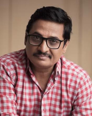 Nandu Madhav is playing the role of Ganesh's father in hindi web series Taali currently streaming on Jio cinema ott app.