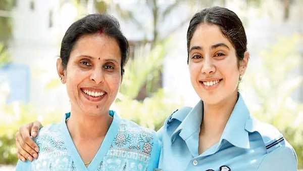 Janhvi Kapoor with real Gunjan Saxena - The latest film based on Indian Airforce