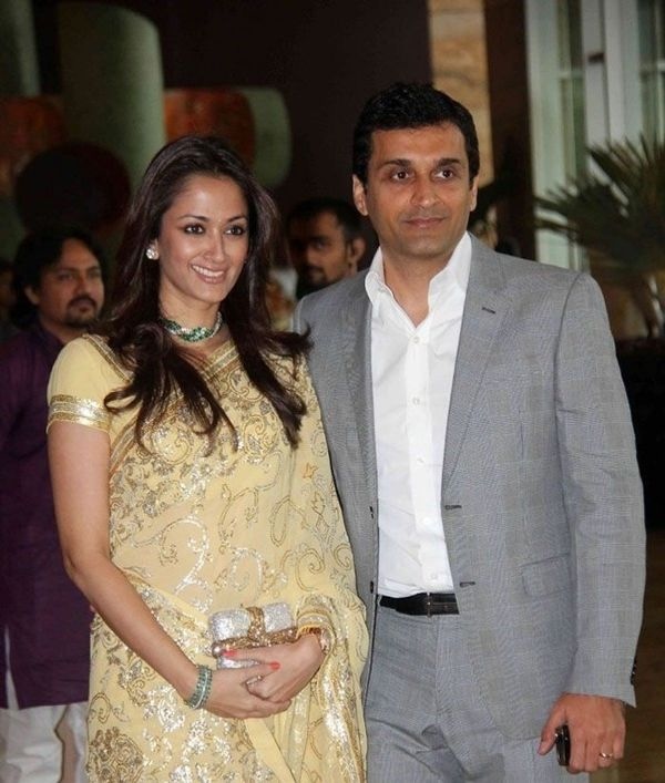 gayatri Joshi with her husband Vikas Oberoi