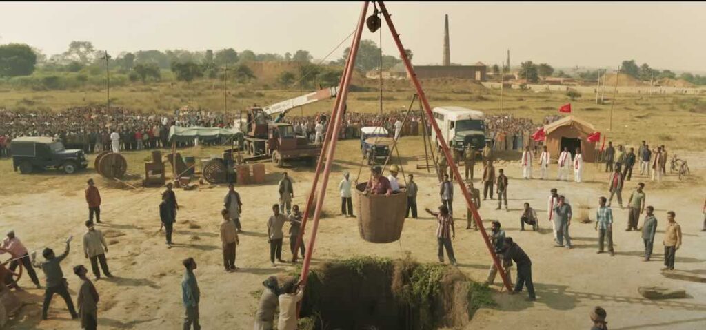 Mission Raniganj Movie Review: How Good or Bad is it? 1 Mission Raniganj Movie scene