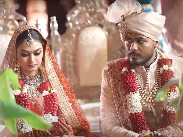 Saurabh Chandrakar Age, Wife, Wedding, Mahadev App, Net Worth 2 Saurabh Chandrakar Wedding Pic with his wife Shalini - Wikibiotv