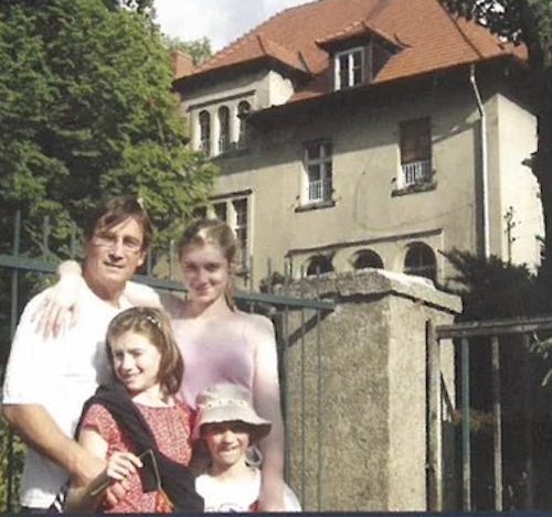 Elizabeth Debicki's Father, Mother, Sister and Brother